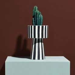 OYOY LIVING Toppu Pot - Large - White / Black NOW IN STOCK