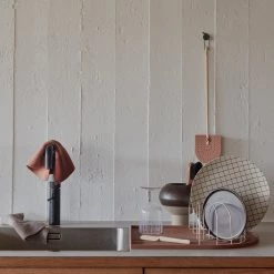 OYOY LIVING Rainbow Flyswatter - Fudge