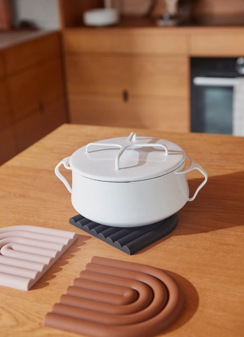 OYOY LIVING Kitchen Accessories Rainbow Trivet - Black 4 OYOY LIVING Kitchen Accessories Rainbow Trivet - Black